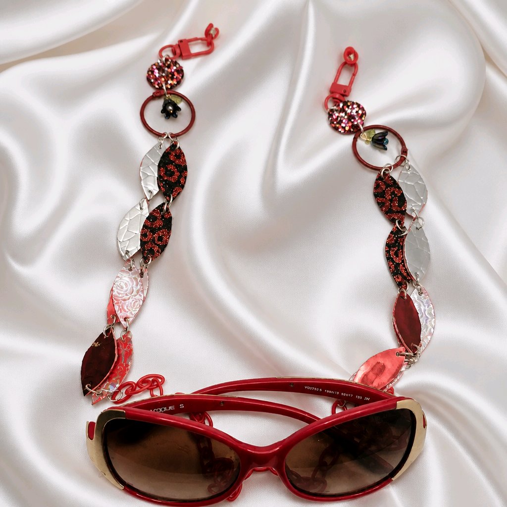 Beth - Red Eyewear Chain