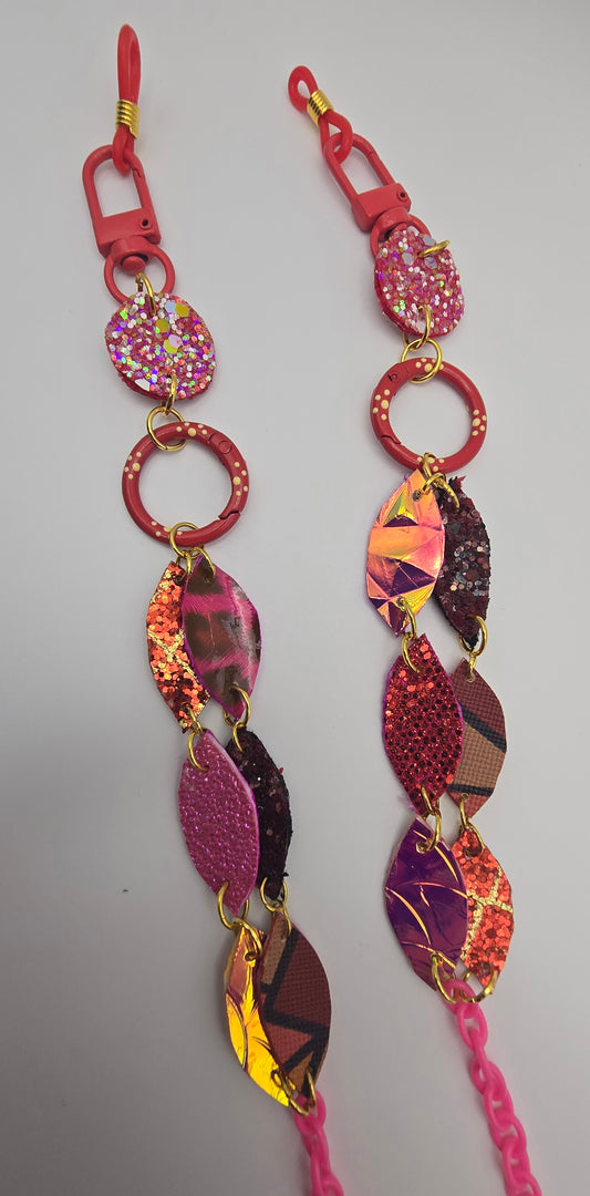Kelsey - Red Glittery Eyewear Chain - Shop Moxxc
