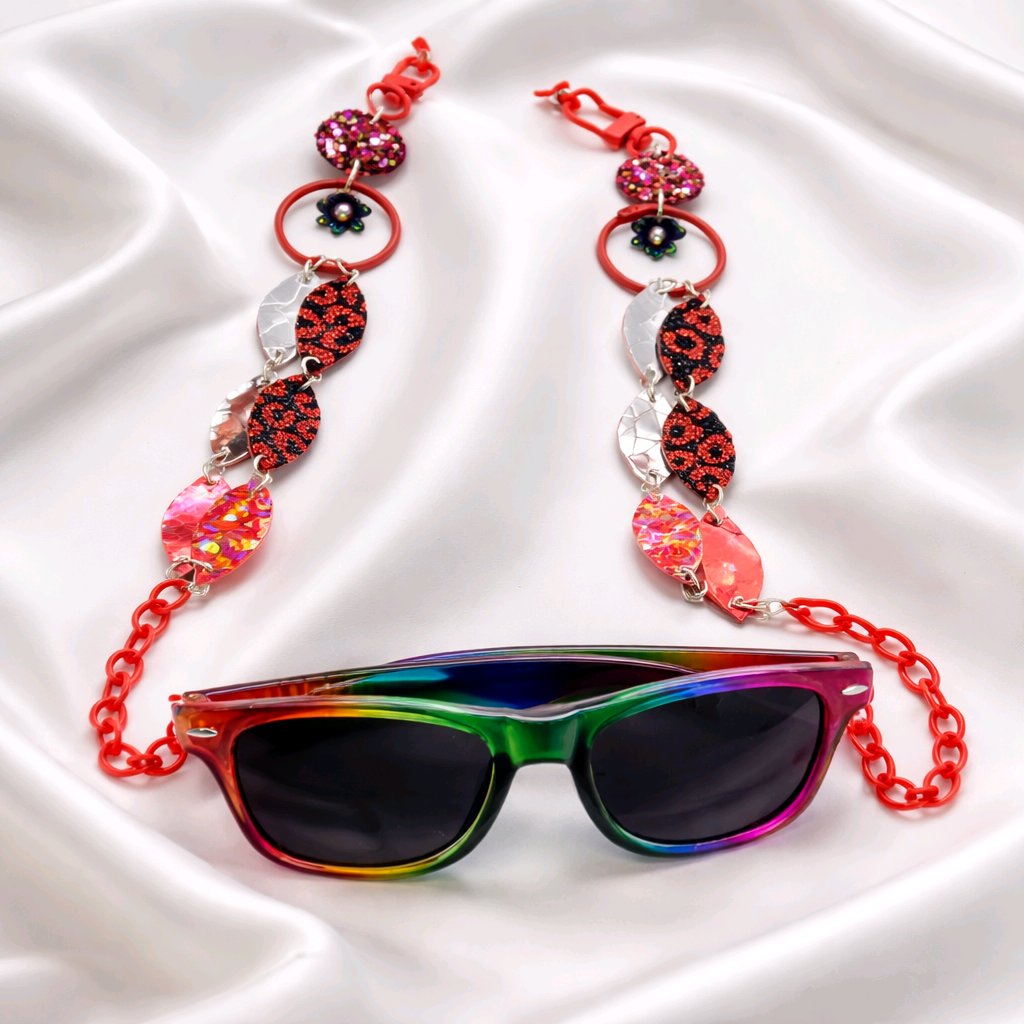 Nicole - Red Sparkly Eyewear Chain - Shop Moxxc