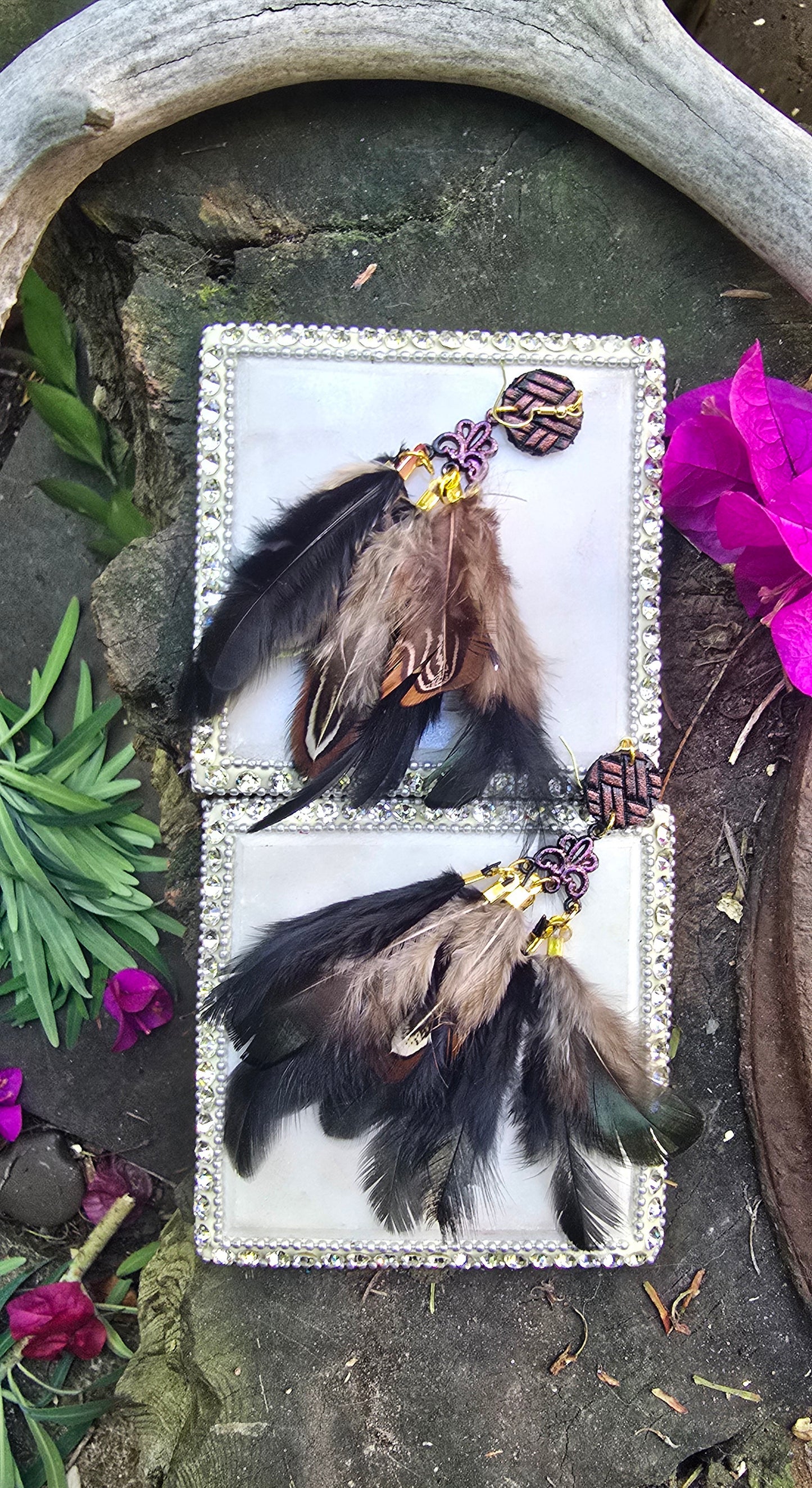 Debbie - Neutral Short Feather Earrings - Shop Moxxc