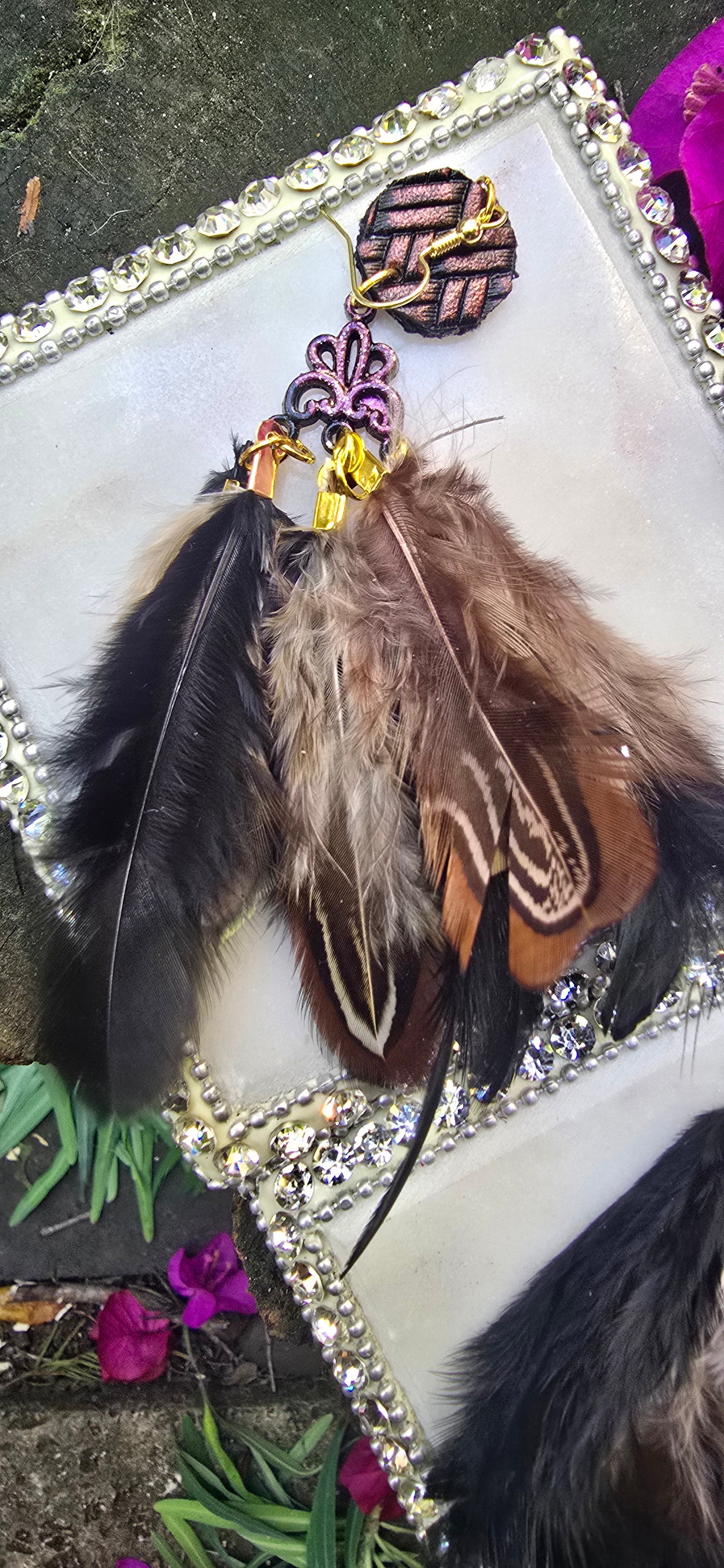 Debbie - Neutral Short Feather Earrings - Shop Moxxc