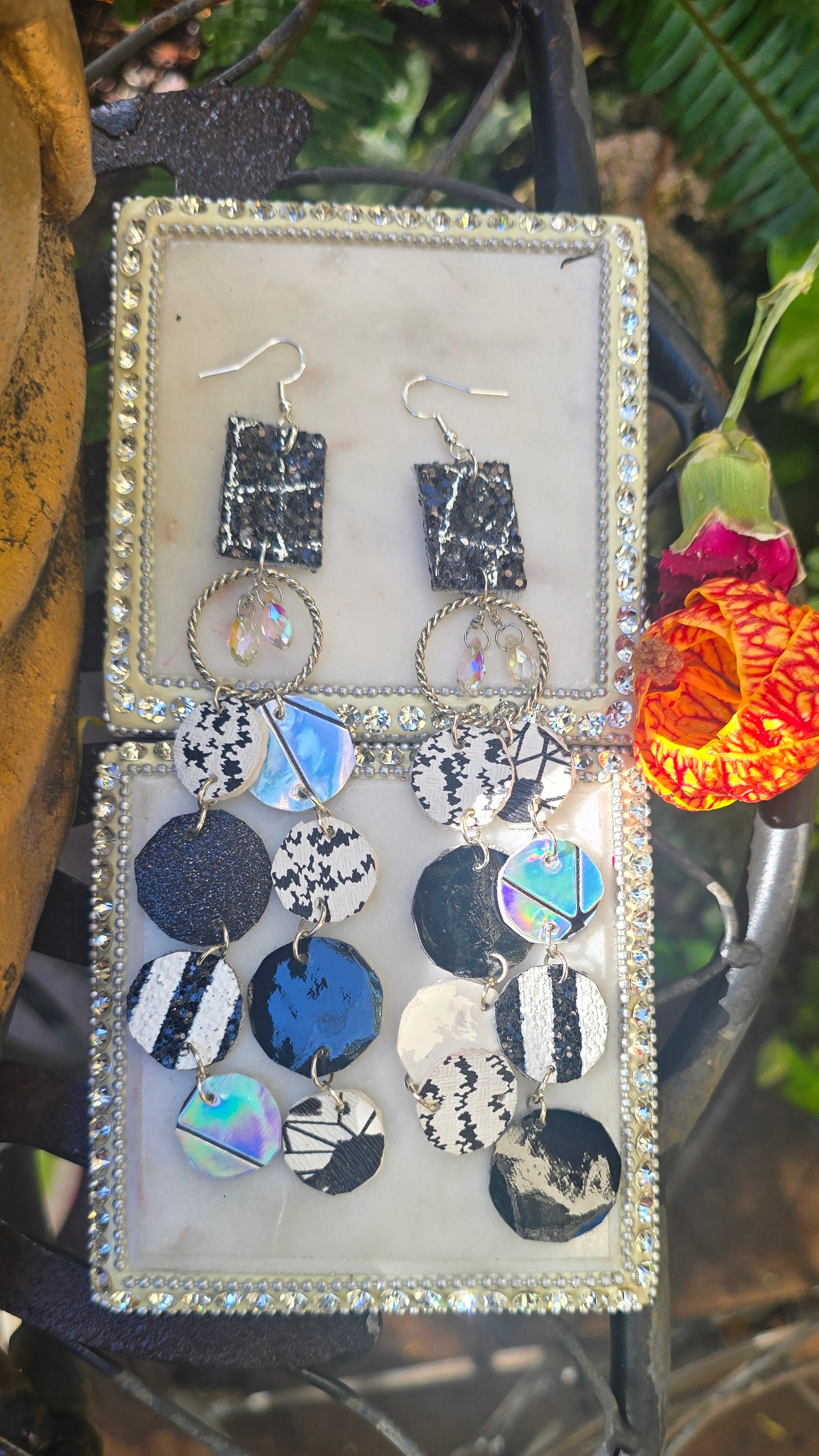 Erica - Black White Round Dangle Earrings - Shop Moxxc