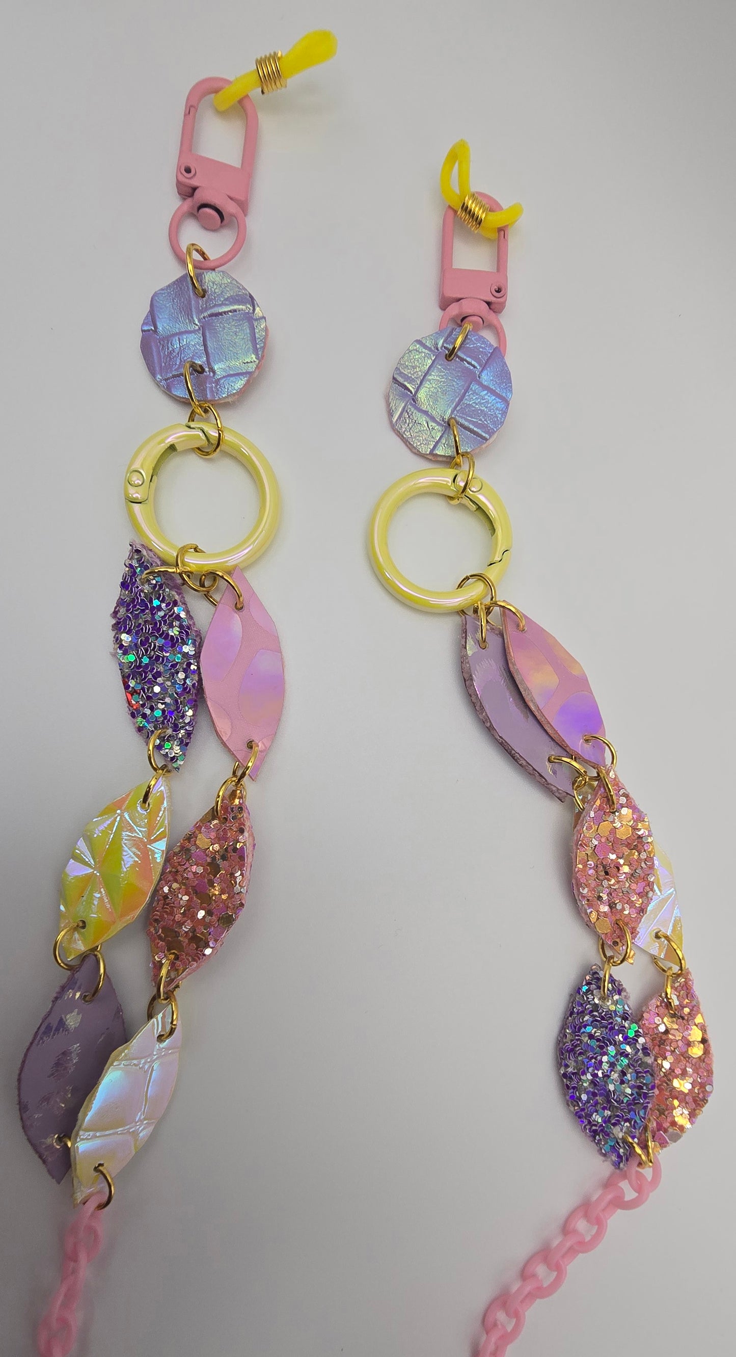 Nooshin - Pastel Pink Eyewear Chain - Shop Moxxc