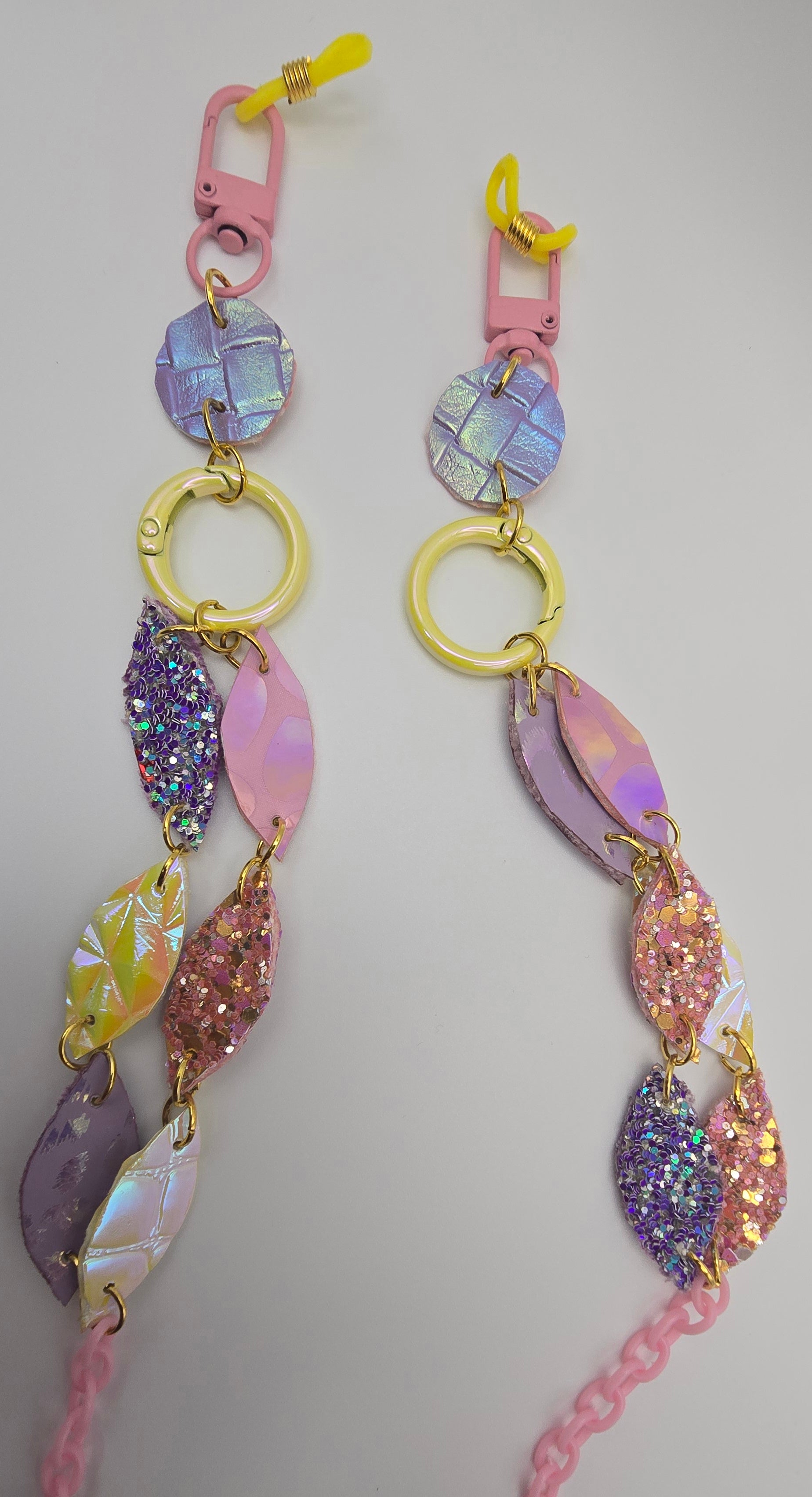 Nooshin - Pastel Pink Eyewear Chain - Shop Moxxc