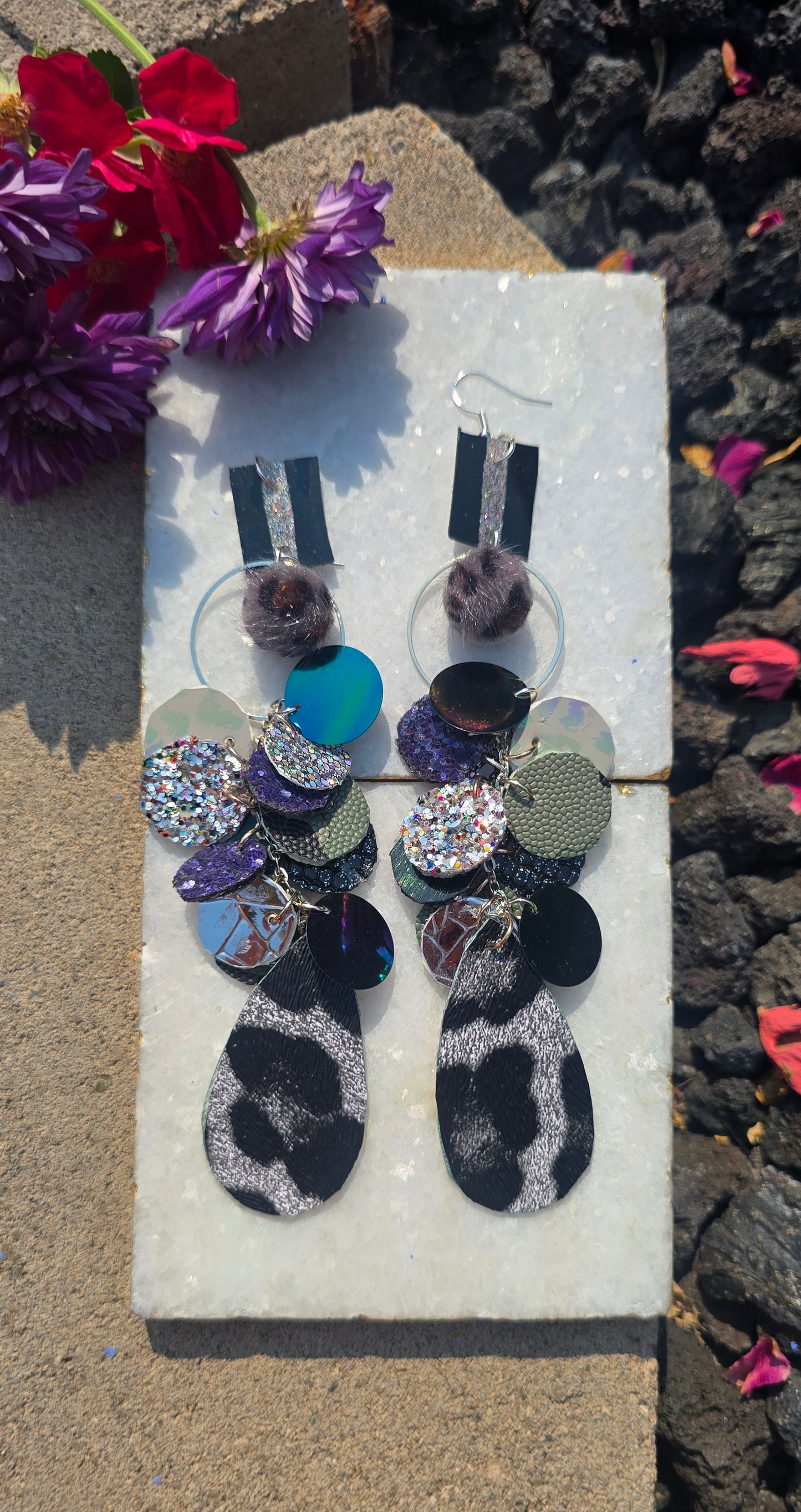 Sidney - Black Dangle Earrings