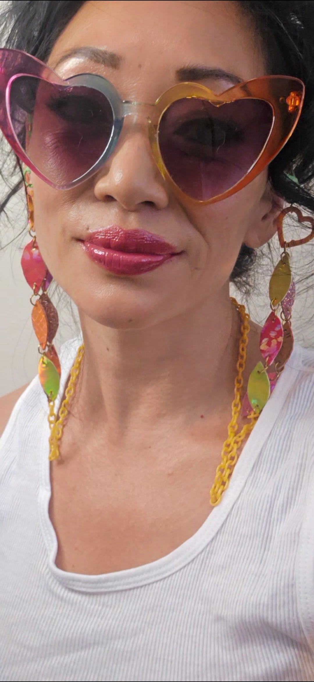 Taylor - Multicolored Red Eyewear Chain